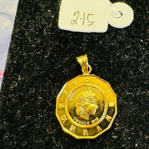 18K Saudi Gold Queen Elizabeth Pendant solid